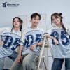 Áo lớp oversize cổ tim màu xám tro AL705, ba người đứng khoanh tay