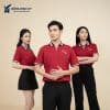 Đồng phục công ty đỏ đô - TT505, ba người đứng khoanh tay