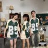 Áo lớp Như nào collection xanh lá phối be AL503, ba người đứng cạnh nhau