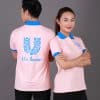 Áo thun đồng phục công ty hồng phấn lợt, nữ nhìn trước, nam quay lưng