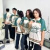 Áo lớp Phông Bạt collection xanh lá phối kem AL602, ba người đi về phía trước