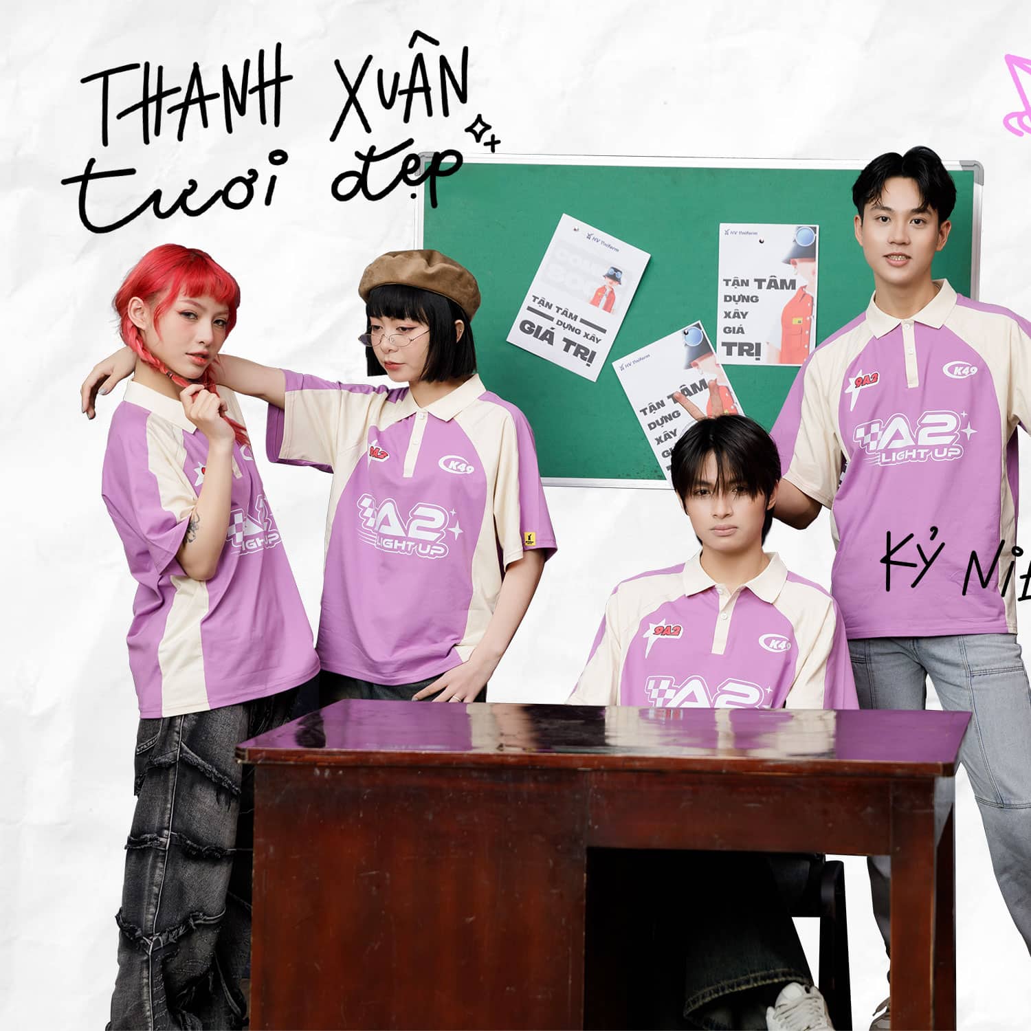 Áo lớp Craze tím phối kem XP AL202, bố cục Thanh xuân, nhóm quanh bàn