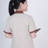 Bộ buồng phòng khách sạn màu be phối vest, cận lưng áo nữ