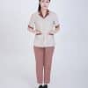 Bộ buồng phòng khách sạn màu be phối vest, nữ đứng thẳng